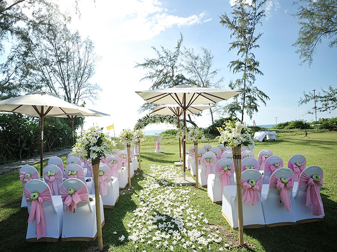 Anantara Mai Khao Lawn（安纳塔拉麦考草坪）