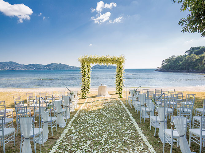 Thavorn Nakalay Beachfront（塔夫那卡雷湾海滨）