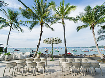 Twinpalms Palm Lounge（双棕榈树海滩）