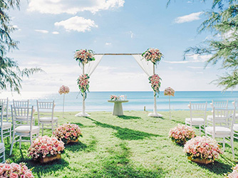 Renaissance Beach Wedding（普吉万丽海滩草坪）